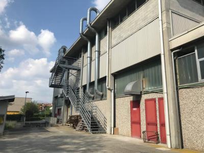 Capannone in Vendita a Mariano Comense