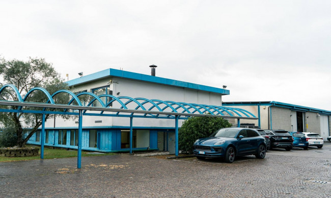 Capannone in Vendita a Desio