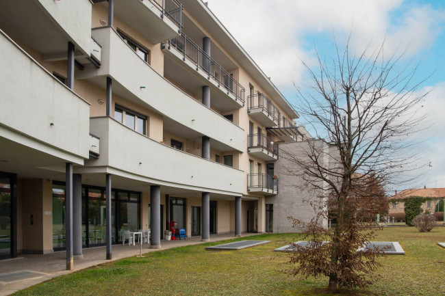 Negozio in Vendita a Carugo