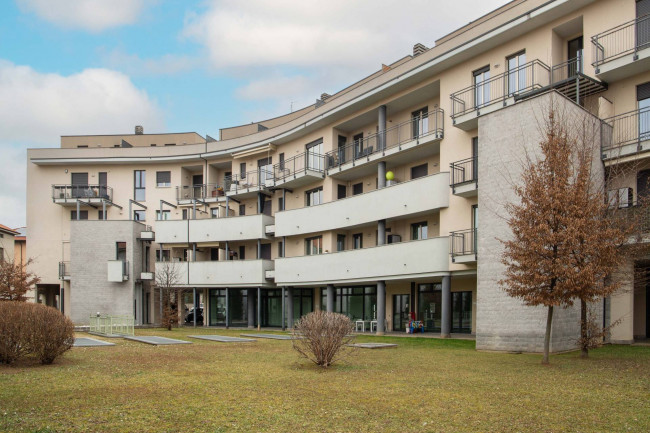 Negozio in Vendita a Carugo