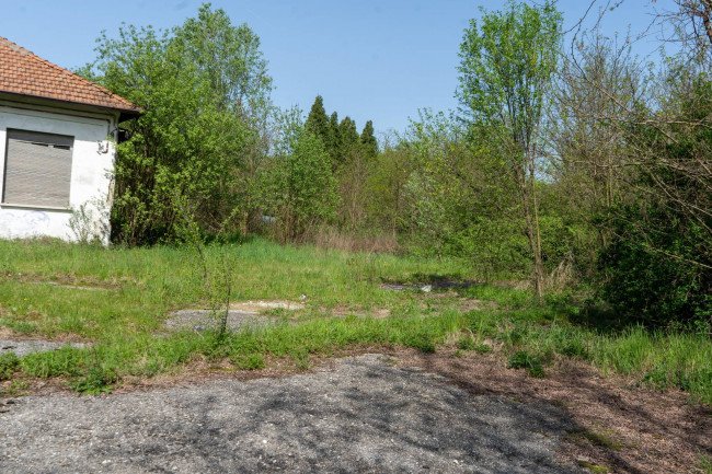 Terreno commerciale in Vendita a Cantù