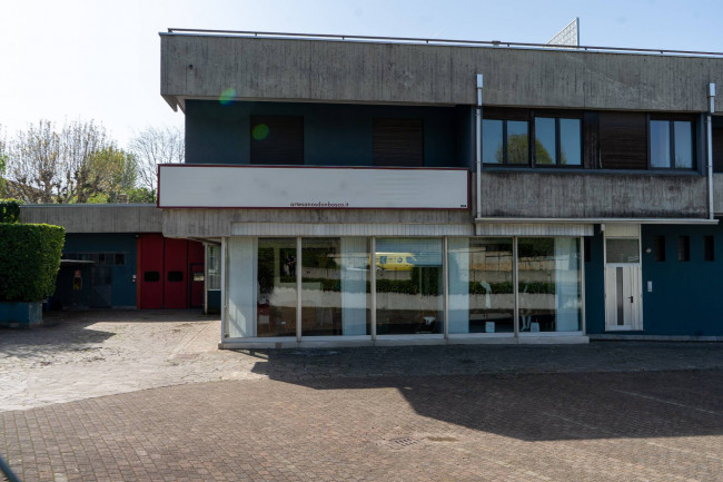 Capannone in Vendita a Novedrate