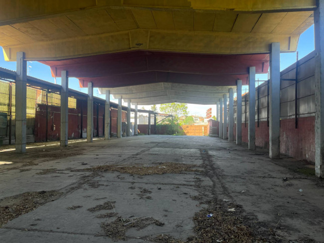 Capannone in Vendita a Milano