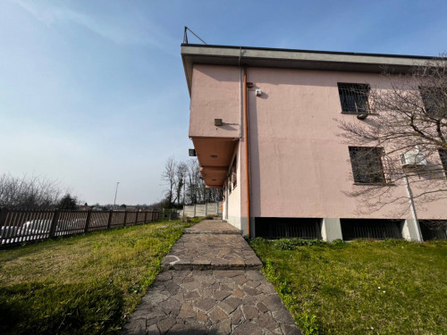 Ufficio in Affitto a Vertemate con Minoprio