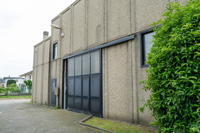 Capannone in Vendita a Mozzate