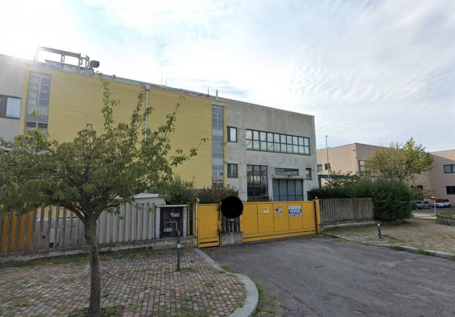 Capannone in Vendita a Bovisio-Masciago