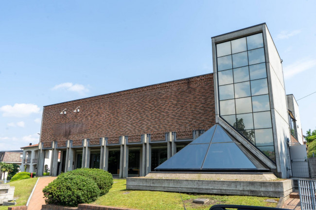 Immobile commerciale in Affitto a Alzate Brianza