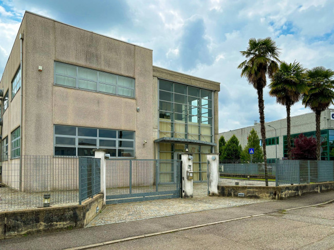 Shed for Rent in Azzate