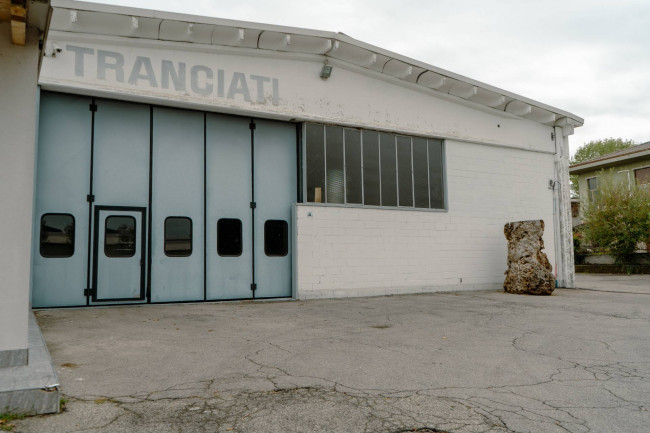 Capannone in Vendita a Lentate sul Seveso