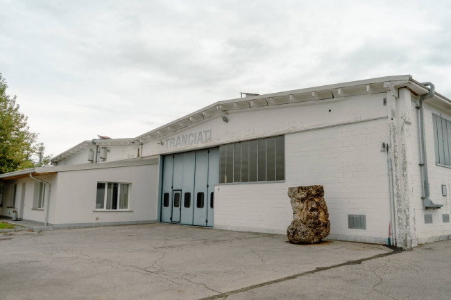 Capannone in Vendita a Lentate sul Seveso