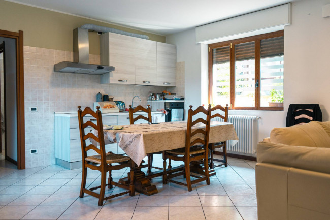 Appartamento in Vendita a Figino Serenza