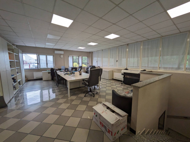 Capannone in Vendita a Pantigliate