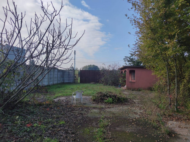 Terreno industriale in vendita a Quinto Romano, Milano (MI)