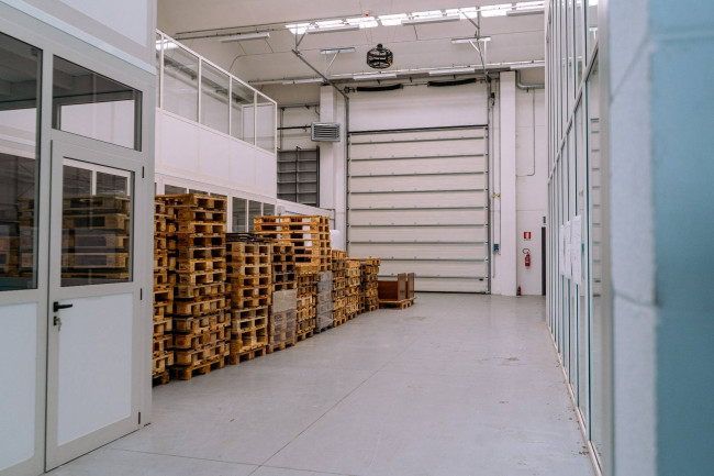 Capannone in Vendita a Cantù