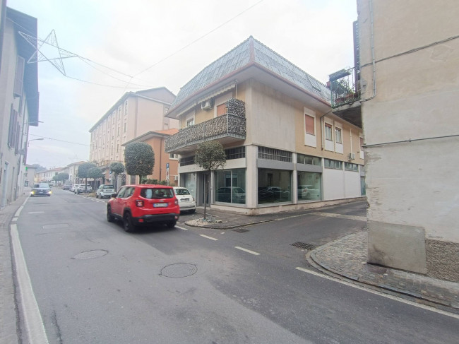Immobile commerciale in Affitto a Lurate Caccivio