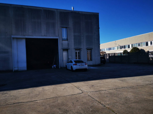 Capannone in Affitto a Legnano