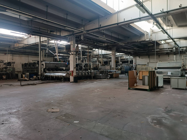 Capannone in Vendita a Casnate con Bernate