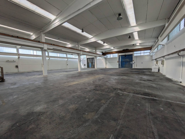 Capannone in Vendita a Cambiago