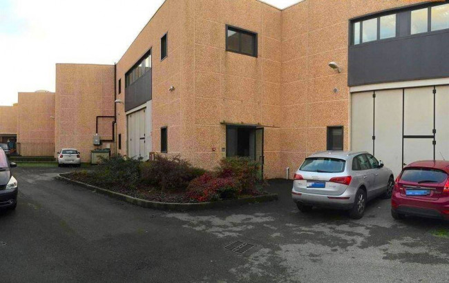 Capannone in Vendita a Monza