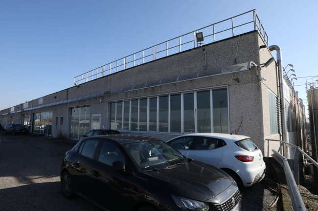 Capannone in Affitto a Mozzate