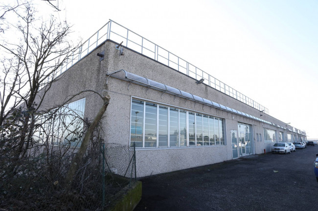 Capannone in Affitto a Mozzate