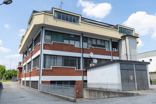 Capannone in Vendita a Desio