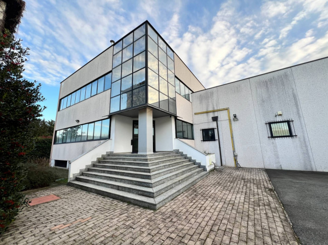 Capannone + Palazzina Uffici in Vendita a Marnate