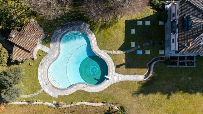 Villa in Vendita a Cadorago