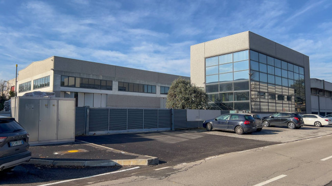 Capannone in Vendita a Varedo