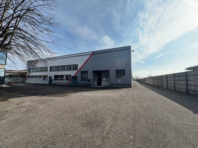 Capannone + Palazzina Uffici in Affitto a Arluno