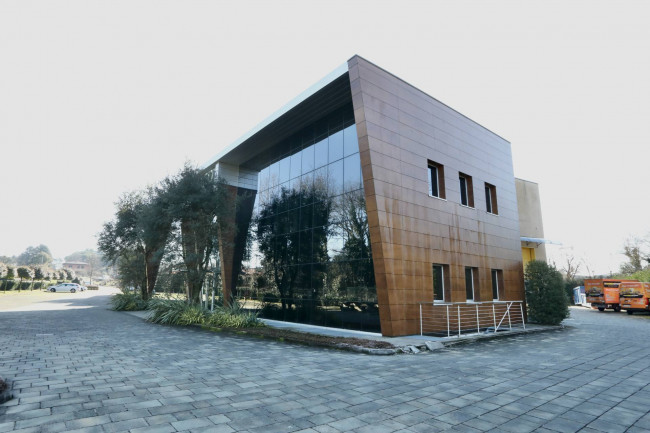 Capannone in Affitto a Lesmo