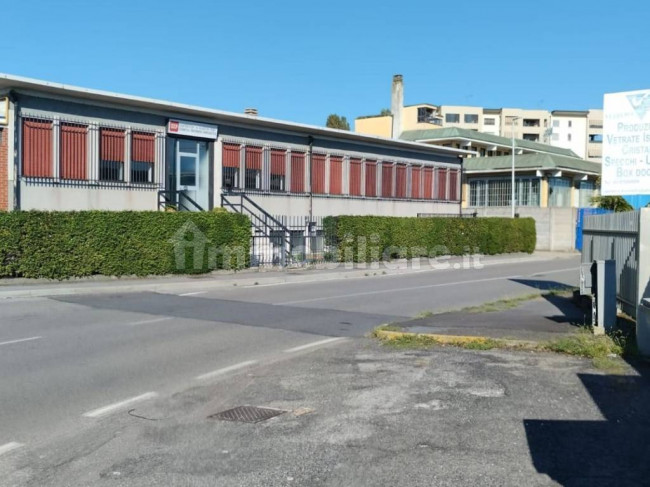 Capannone in Vendita a Opera