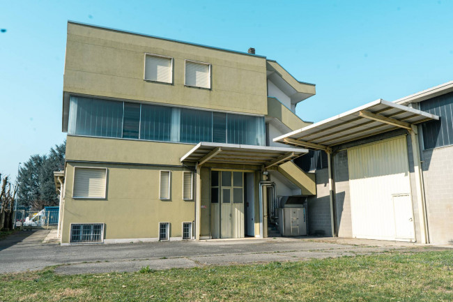 Capannone + Palazzina Uffici in Vendita a Paderno Dugnano