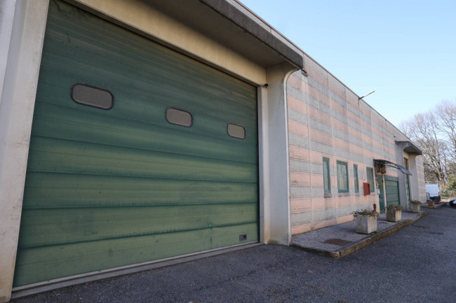 Capannone in Vendita a Brenna