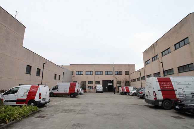 Capannone in Vendita a San Giuliano Milanese