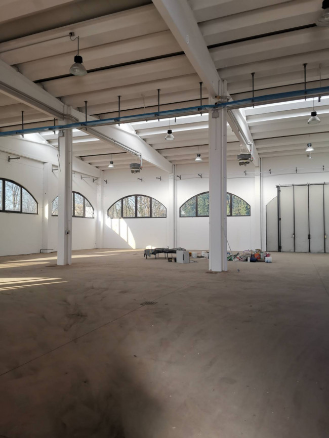 Capannone in Affitto a Rho