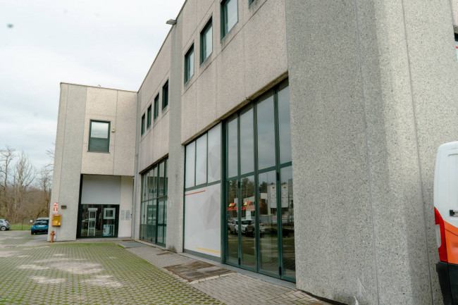 Capannone in Vendita a Bulgarograsso