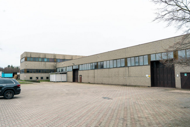 Capannone in Affitto a Lurate Caccivio