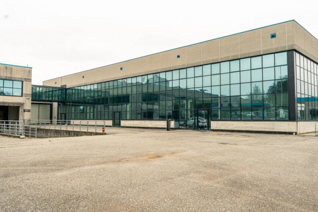 Capannone in Affitto a Olgiate Comasco