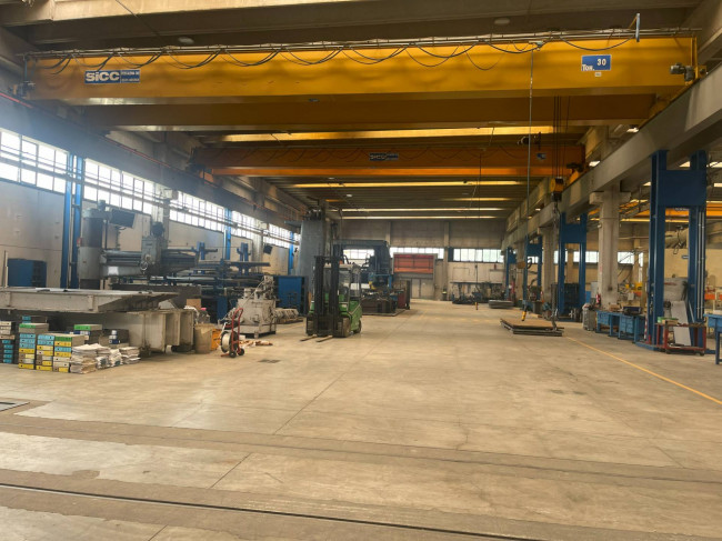 Capannone in Vendita a Aicurzio