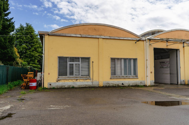 Capannone in Vendita a Lonate Ceppino