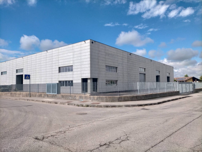 Capannone in Affitto a Romano di Lombardia