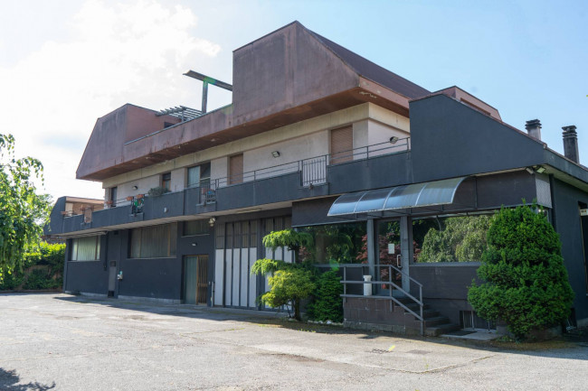 Capannone + Palazzina Uffici in Vendita a Seregno