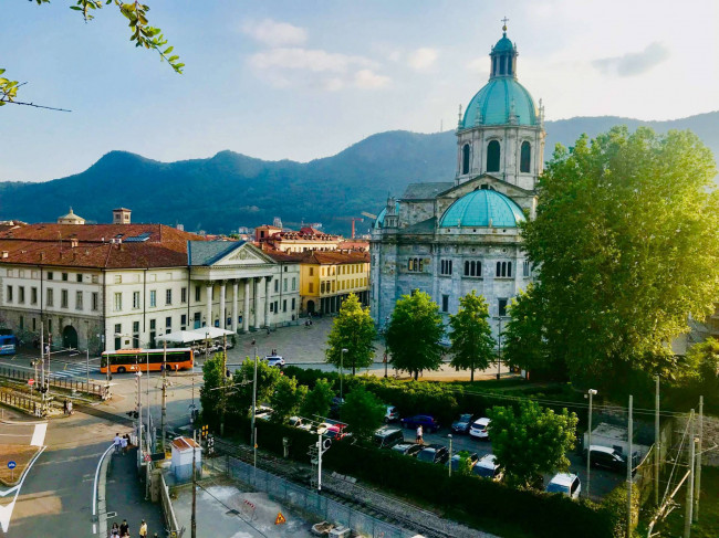 Appartamento in Vendita a Como