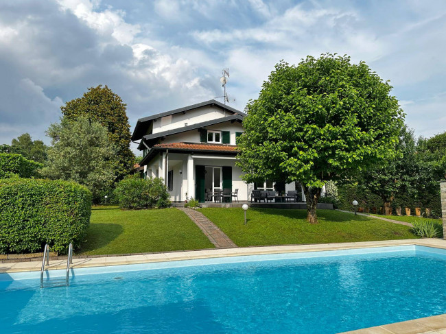 Villa for Sale in Villa Guardia