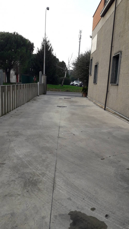 Capannone + Palazzina Uffici in Vendita a Senago