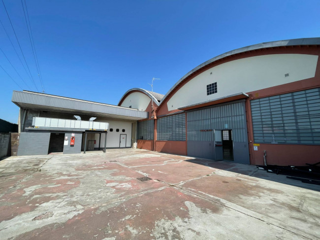 Capannone in Affitto a Cologno Monzese