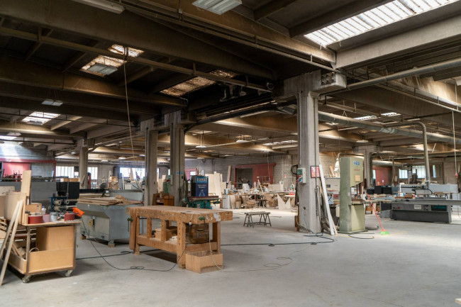 Capannone + Palazzina Uffici in Vendita a Carugate