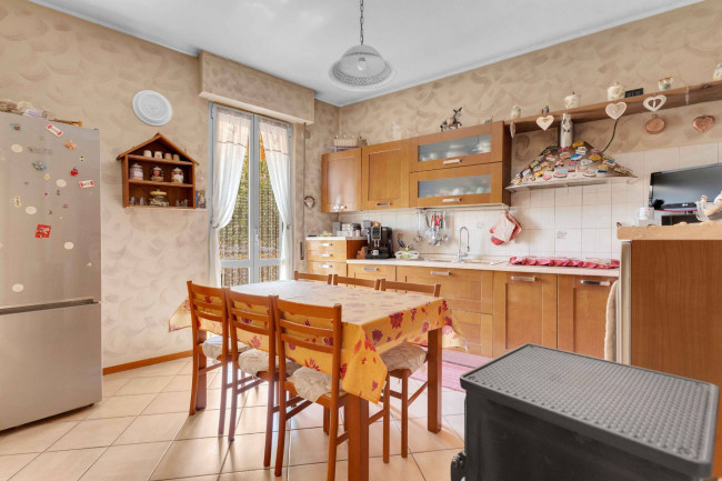 Appartamento in Vendita a Albese con Cassano