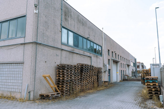 Capannone in Vendita a Binago